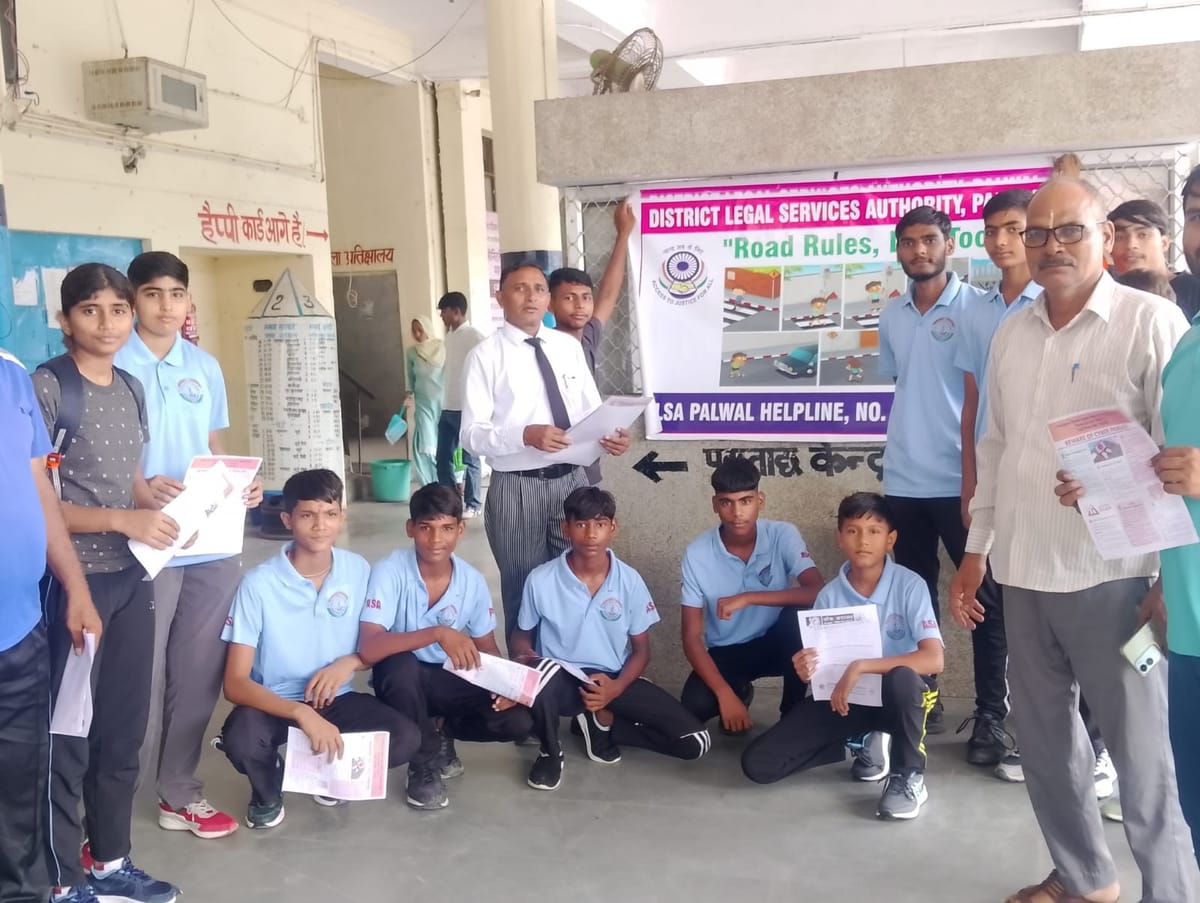 पलवल बस अड्डे पर लगाया कानूनी जागरूकता शिविर