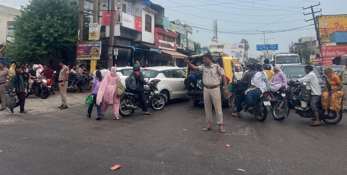 रक्षाबंधन पर्व पर पलवल पुलिस ने भारी बारिश के बीच ईमानदारी से किया ड्यूटी का निर्वहन