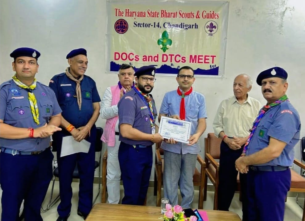 पलवल जिले का रोवर्स लीडर विकास हिमालय वुडवेज से सम्मानित