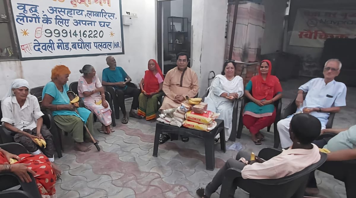 पलवल डोनर्स क्लब ने पितृपक्ष की अमावस्या पर वृद्धाश्रम में दी सेवाएं