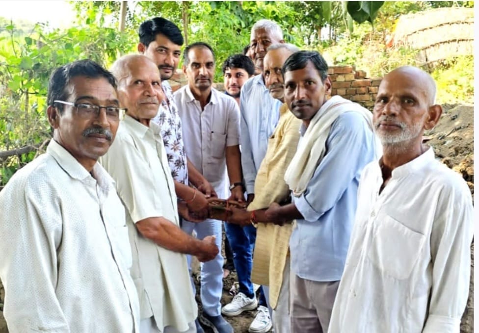 प्रजापति समाज की चौपाल की 50 साल की मांग को सरपंच वेदवती गहलौत ने किया पूरा