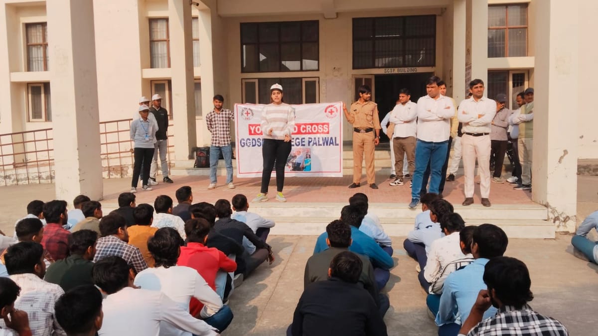 महाविद्यालय के युवा रेड क्रॉस के स्वयं सेवकों ने रक्तदान के लिए किया जागरूक
