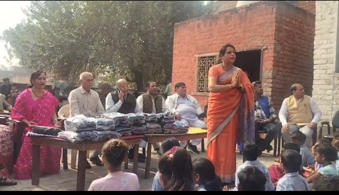 मानव सेवा समिति द्वारा 80 छात्र-छात्राओं को की गई जर्सी वितरित