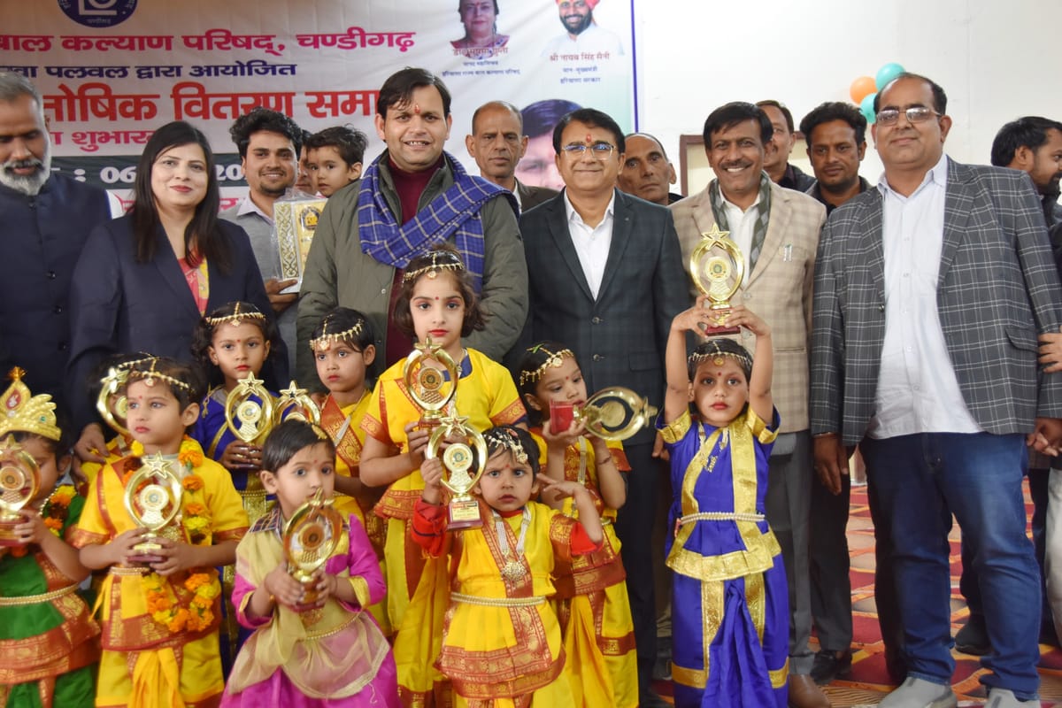 खेल मंत्री गौरव गौतम ने बाल महोत्सव के समापन पर विजेता प्रतिभागियों को किया पुरस्कृत