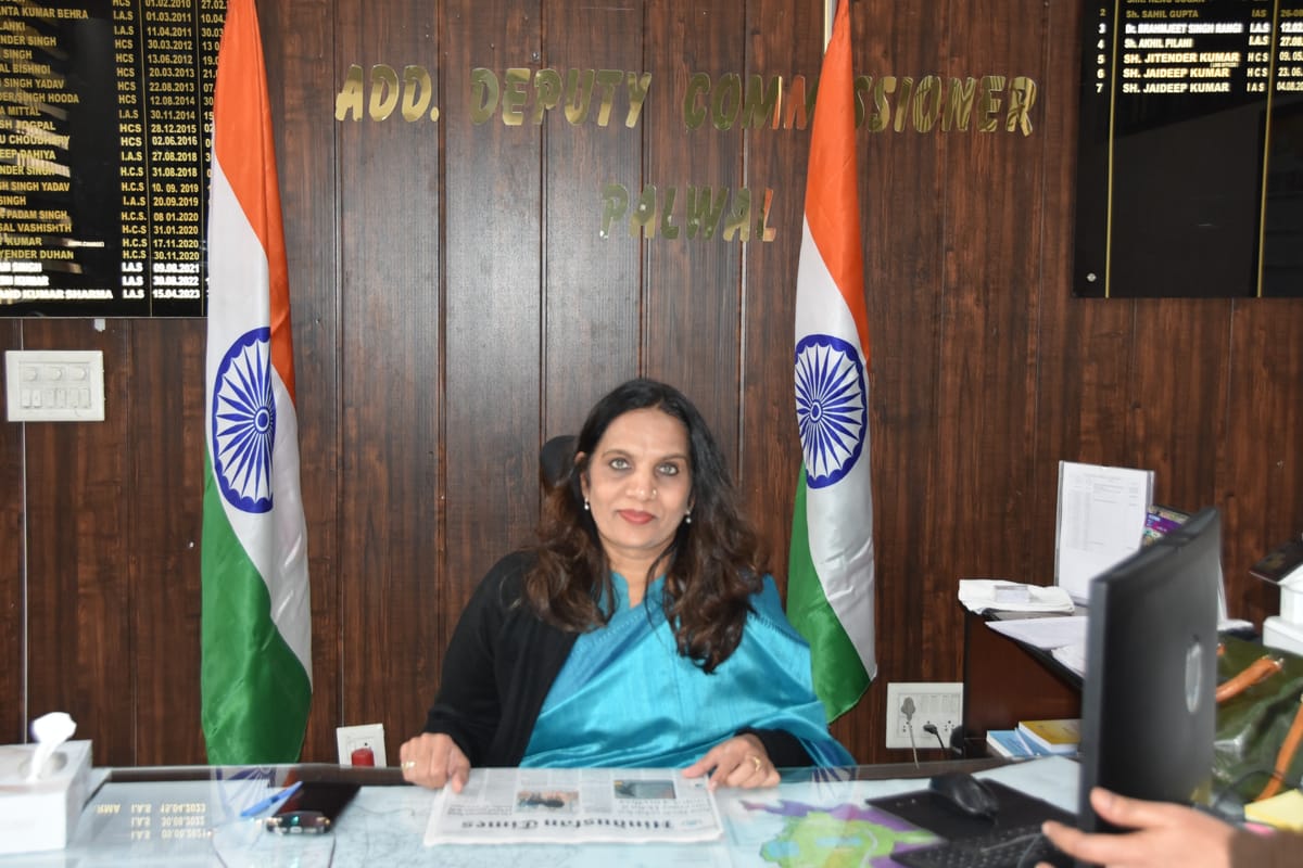 2018 बैच की आईएएस अधिकारी सुभीता ढाका ने संभाला एडीसी पलवल का कार्यभार
