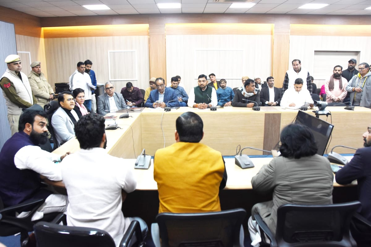 समाधान शिविर में उपायुक्त डा. हरीश कुमार वशिष्ठ ने सुनी जनसमस्याएं