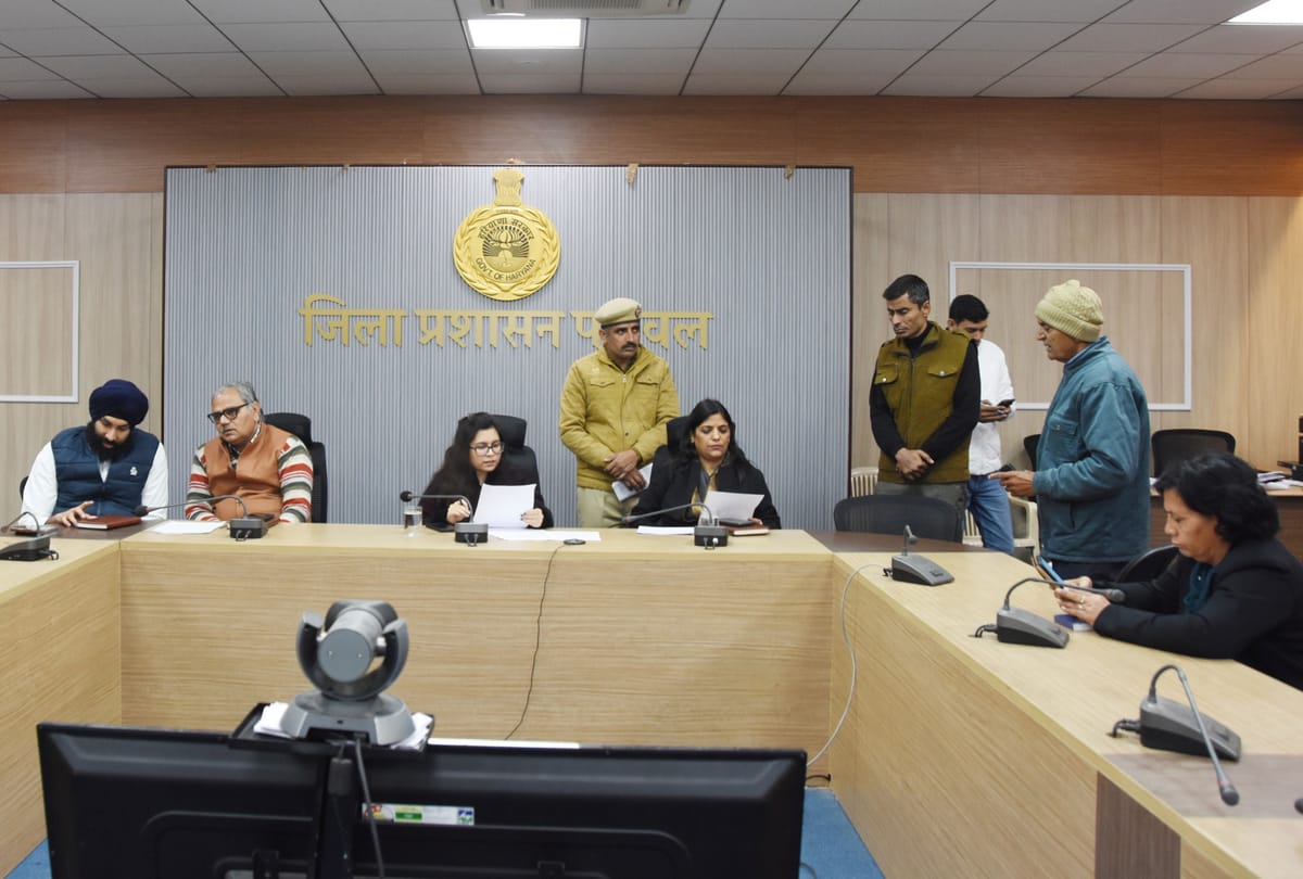 जिला सचिवालय पलवल में हुआ समाधान शिविर,नगराधीश प्रीति रावत ने सुनी जन समस्याएं