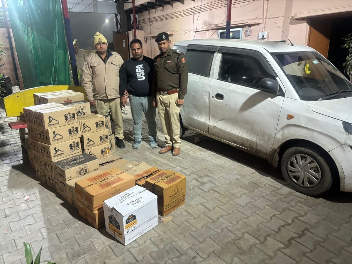 पुलिस ने लाखों रुपए की कीमत की अवैध शराब सहित तस्कर आरोपी को किया गिरफ्तार