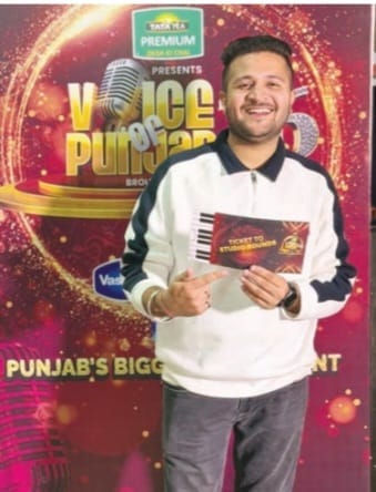 केसीएम के संगीत शिक्षक व पूर्व छात्र का वॉइस ऑफ पंजाब-16 में हुआ चयन