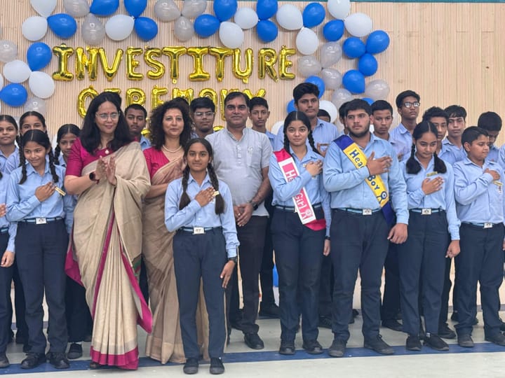 अलंकरण समारोह में स्किल स्कूल के विद्यार्थी नवीन को हेड बॉय और किया को हेड गर्ल चुना गया