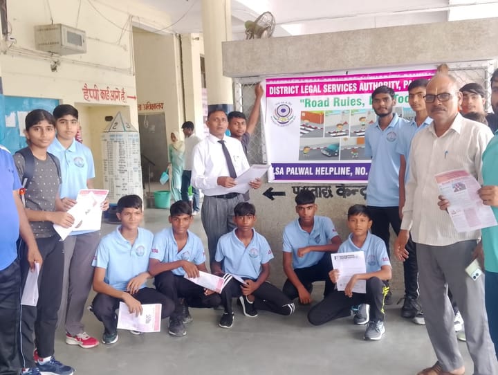 पलवल बस अड्डे पर लगाया कानूनी जागरूकता शिविर