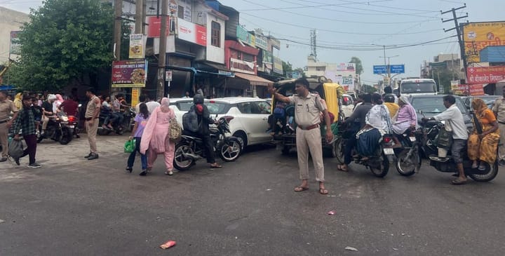 रक्षाबंधन पर्व पर पलवल पुलिस ने भारी बारिश के बीच ईमानदारी से किया ड्यूटी का निर्वहन