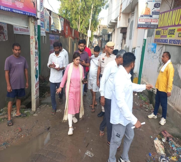 पलवल शहर में कूड़ा फैलाने वालों पर नगर परिषद की कड़ी नजर : जिला नगर आयुक्त मनीषा शर्मा