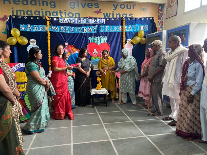 डीएवी पुलिस पब्लिक स्कूल पलवल में मनाया गया ग्रैंड पेरेंट्स डे