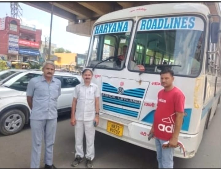 सीएम फ्लाइंग टीम ने पलवल बस अड्डे पर बिना परमिट वाली 2 बसों पर किया 20-20 हजार का जुर्माना