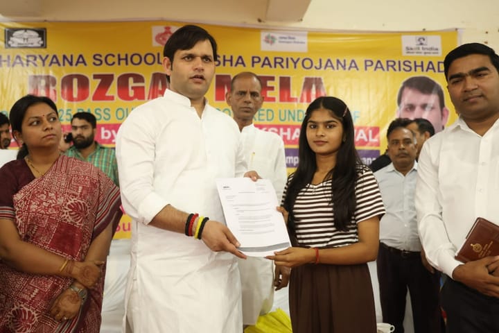 नेताजी सुभाष चंद्र बोस स्टेडियम में हुए रोज़गार मेले में अभ्यर्थियों को मिला रोजगार