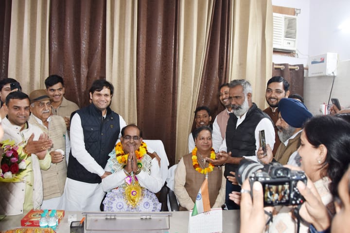 खेल मंत्री गौरव गौतम की उपस्थिति में चेयरमैन पंकज विरमानी व वाइस चेयरमैन मुकेश सिंगला ने किया पदभार ग्रहण