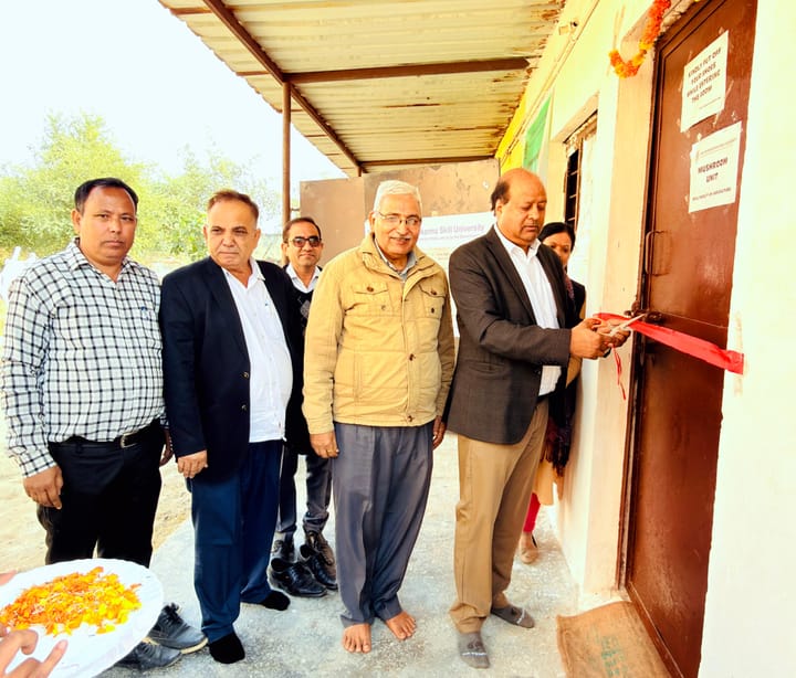 श्री विश्वकर्मा कौशल विश्वविद्यालय में किया खुम्ब व मधुमक्खी पालन केंद्र का उद्घाटन