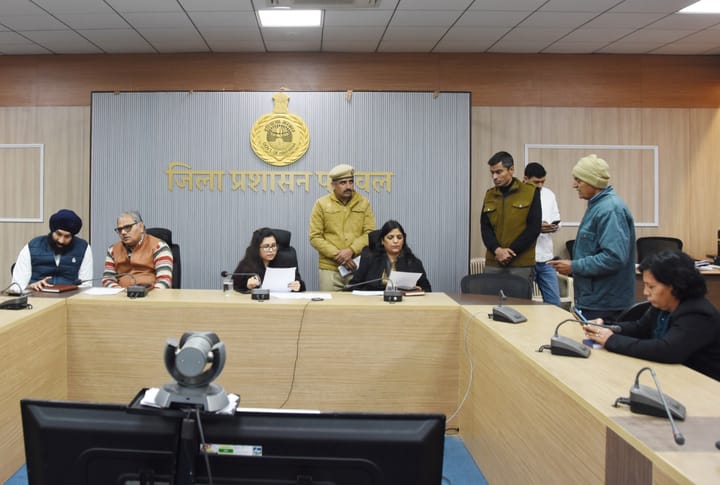 जिला सचिवालय पलवल में हुआ समाधान शिविर,नगराधीश प्रीति रावत ने सुनी जन समस्याएं