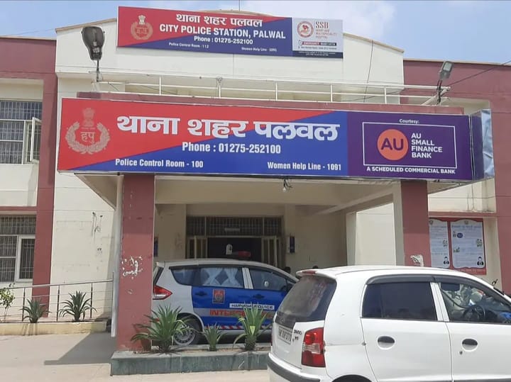 होटल संचालक से जबरन वसूली के चलते चौकी इंचार्ज सहित 4 पुलिस कर्मी सस्पेंड