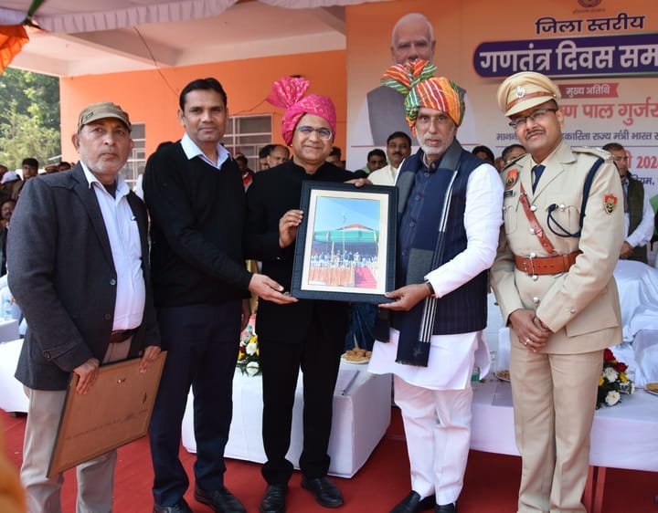 गणतंत्र दिवस पर विभिन्न क्षेत्रों में उत्कृष्ट कार्य करने वालों को मिला सम्मान