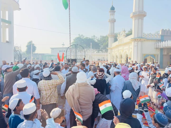 गणतंत्र दिवस पर हथीन के मदरसे में लहराया तिरंगा, दिखा राष्ट्र भक्ति का संगम